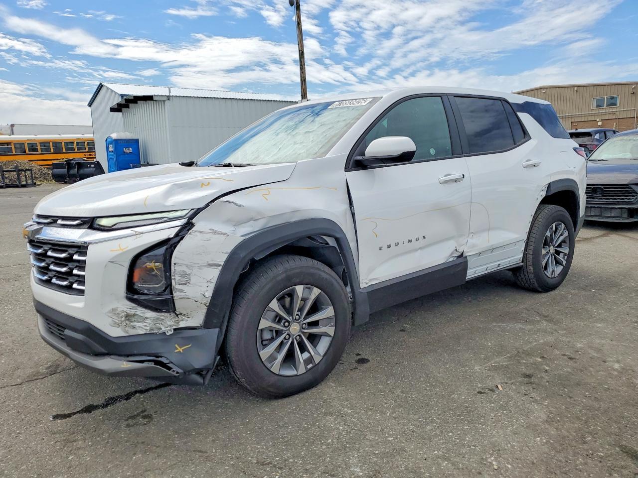 Photo of the 2026 CHEVROLET EQUINOX LT