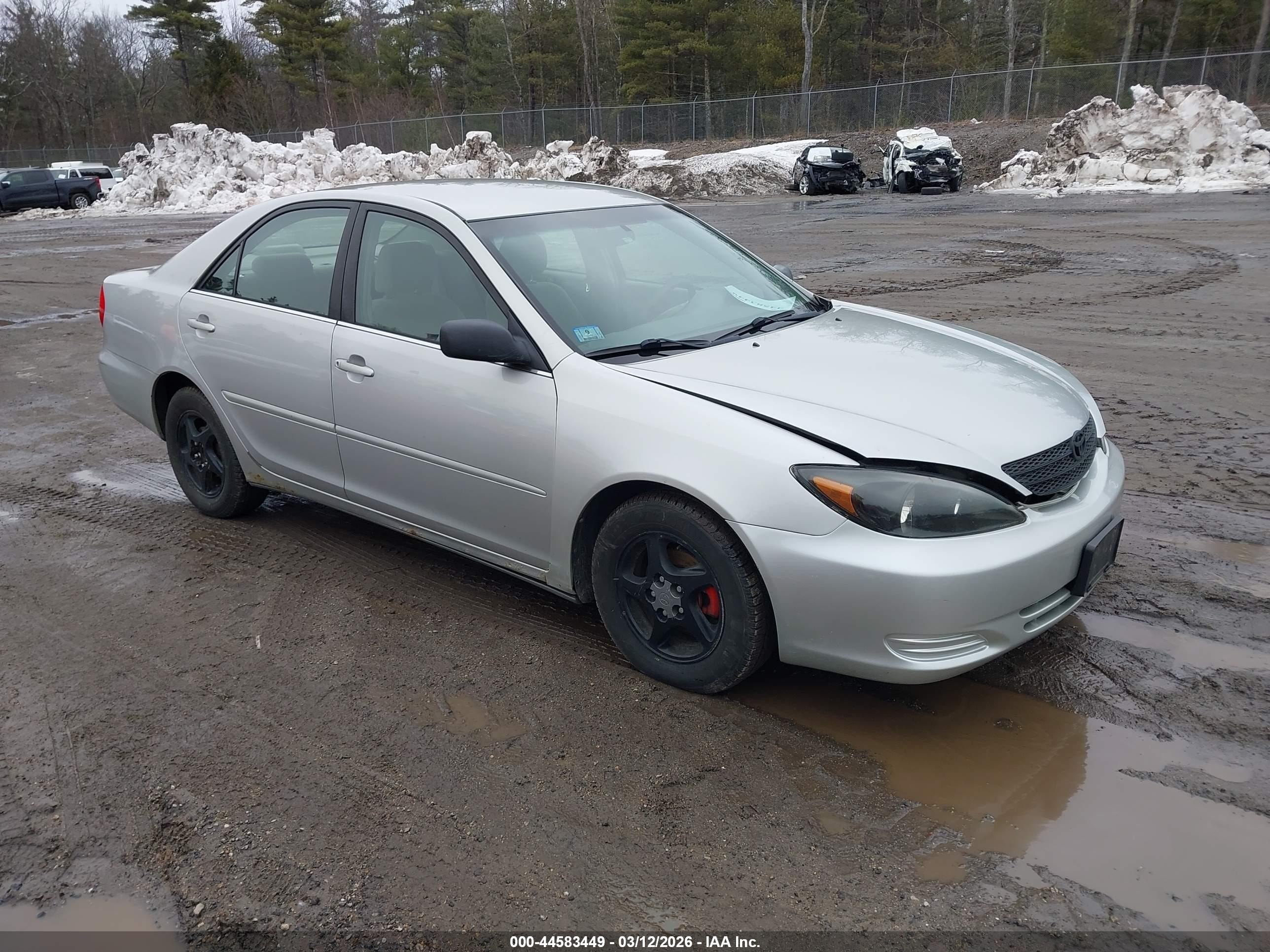 Photo of the 2002 TOYOTA CAMRY LE