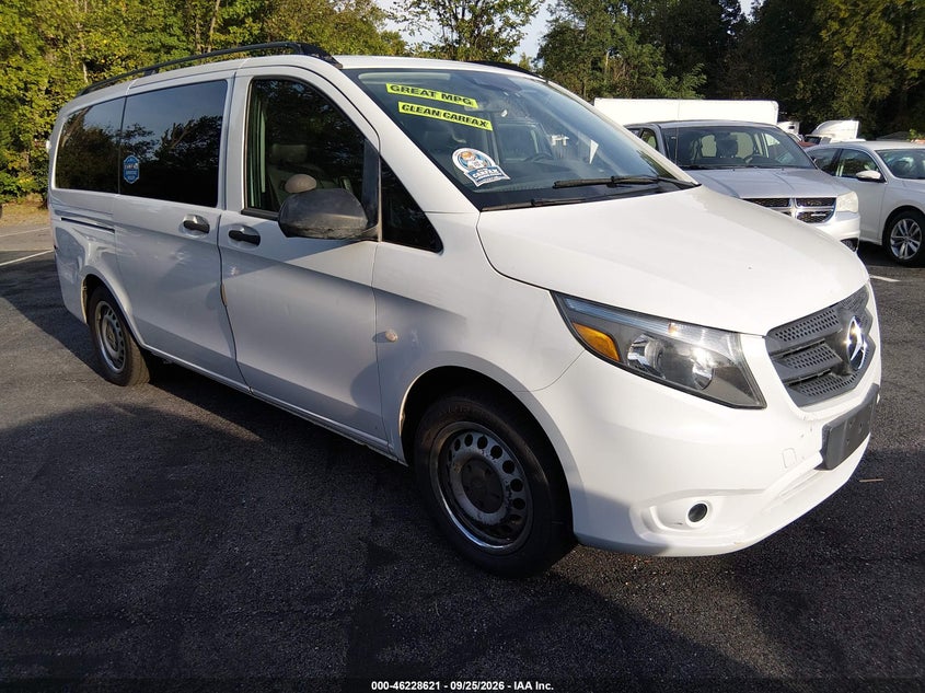 Photo of the 2016 MERCEDES-BENZ METRIS