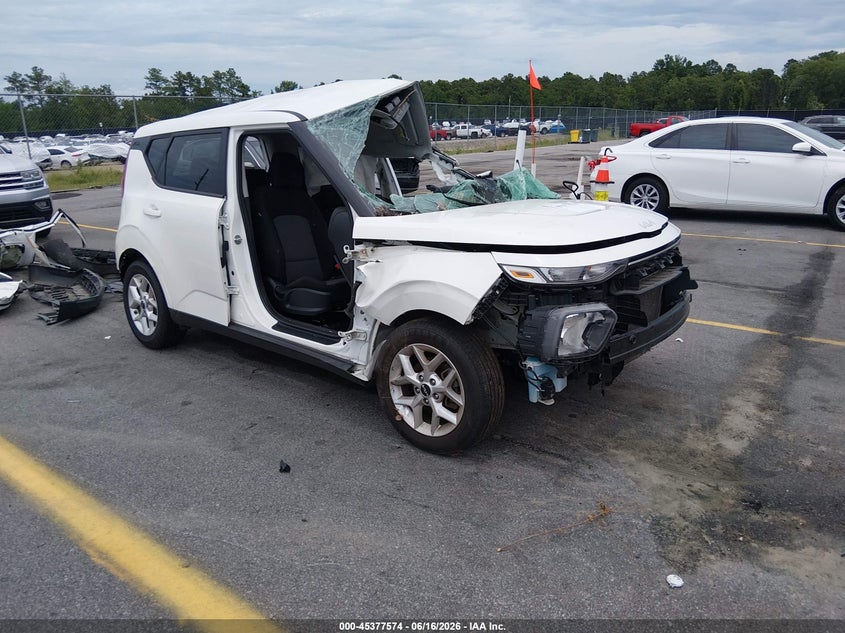 Photo of the 2022 KIA SOUL LX