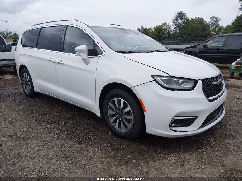 Photo of the 2021 CHRYSLER PACIFICA TOURING L