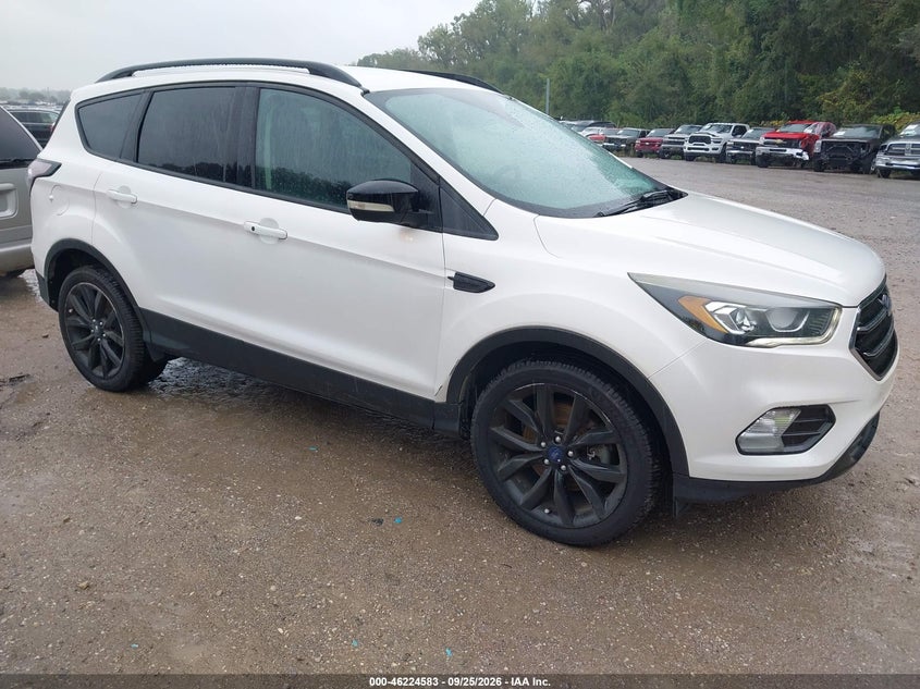 Photo of the 2017 FORD ESCAPE TITANIUM