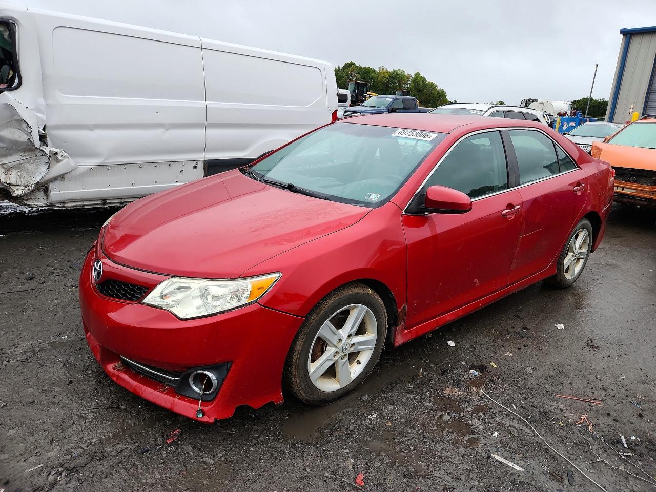 Photo of the 2014 TOYOTA CAMRY SE