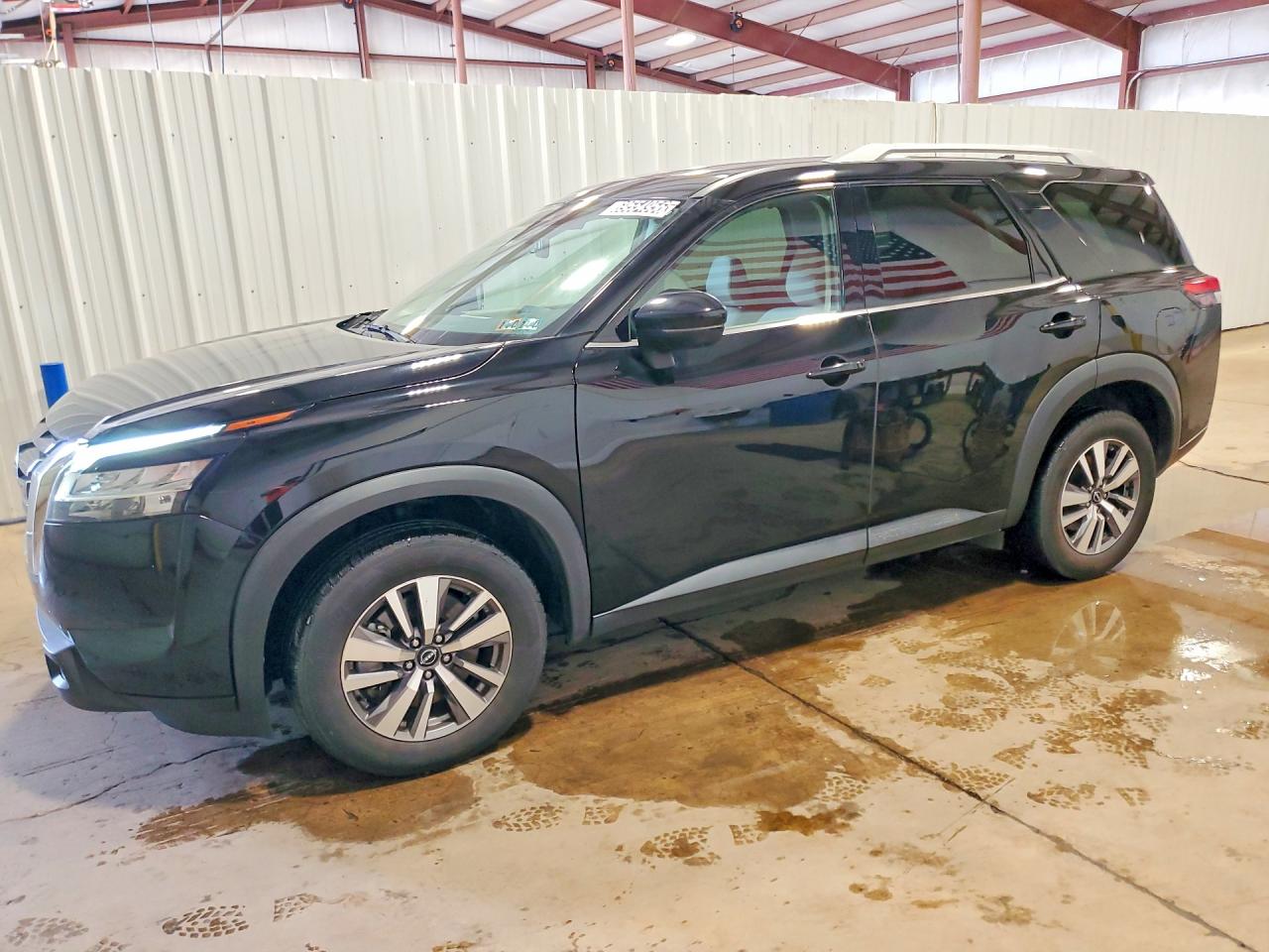 Photo of the 2022 NISSAN PATHFINDER SL
