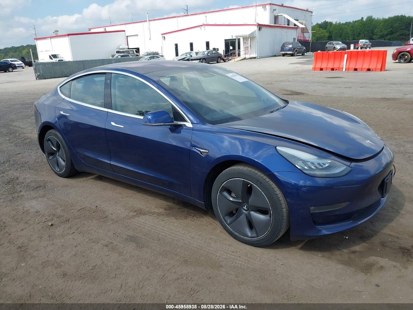 Photo of the 2018 TESLA MODEL 3 LONG RANGE/MID RANGE
