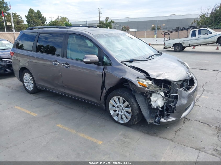 Photo of the 2015 TOYOTA SIENNA LIMITED PREMIUM 7 PASSENGER