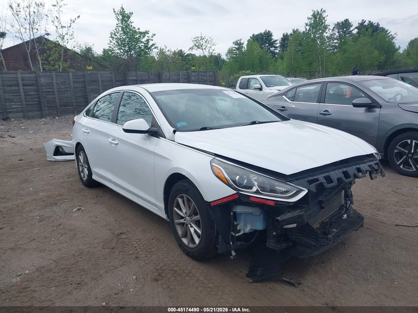 Photo of the 2018 HYUNDAI SONATA SE