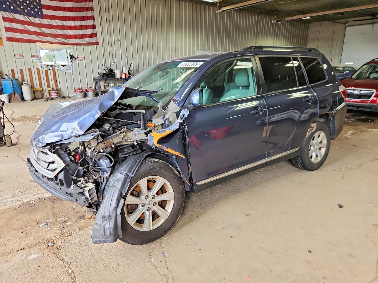 Photo of the 2012 TOYOTA HIGHLANDER SE