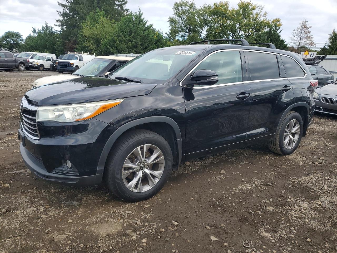 Photo of the 2016 TOYOTA HIGHLANDER LE PLUS
