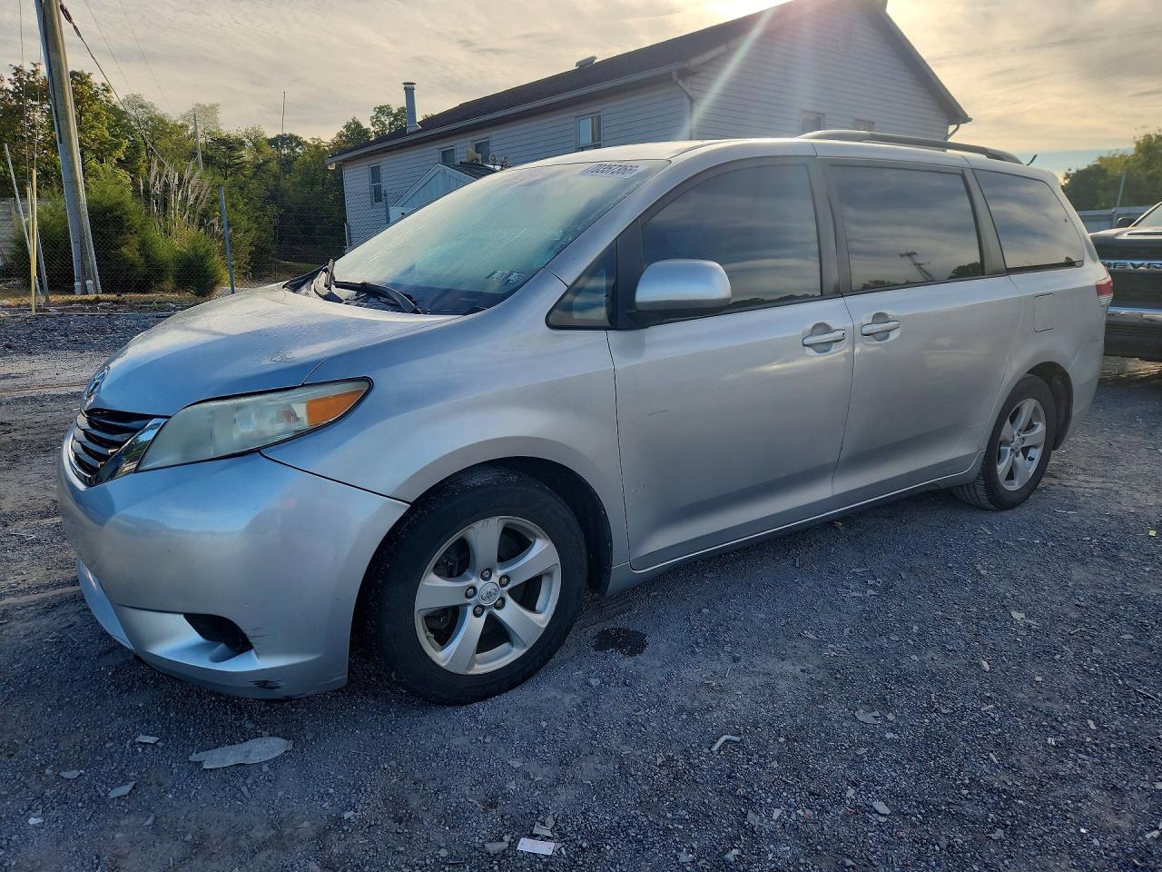 Photo of the 2011 TOYOTA SIENNA LE