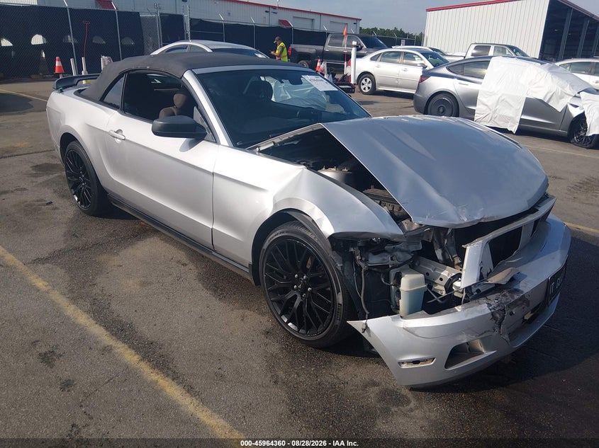 Photo of the 2012 FORD MUSTANG V6