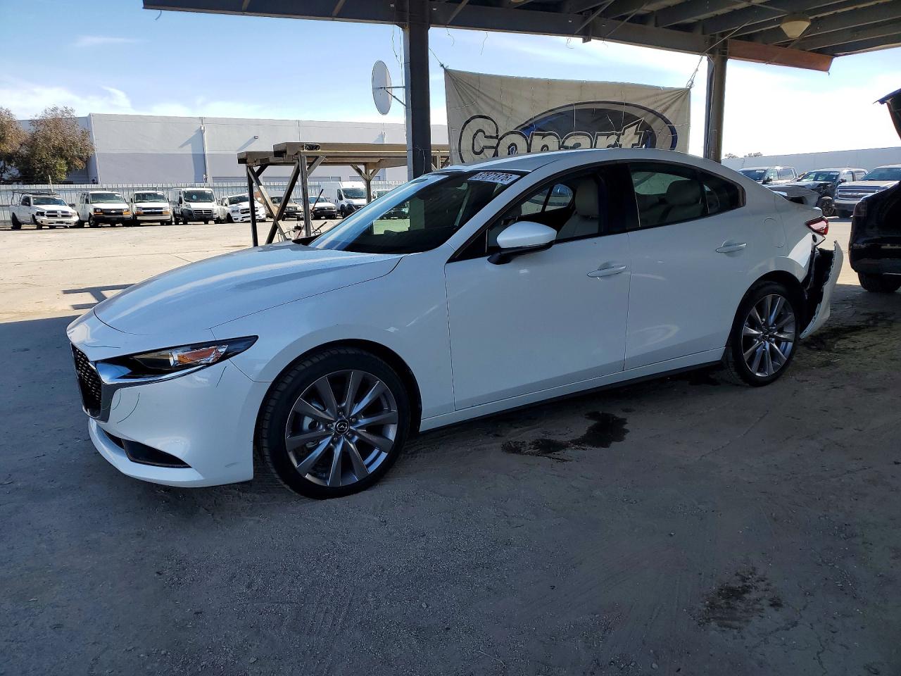 Photo of the 2019 MAZDA 3 PREFERRED