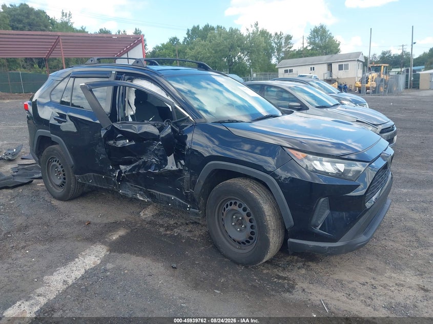 Photo of the 2019 TOYOTA RAV4 LE