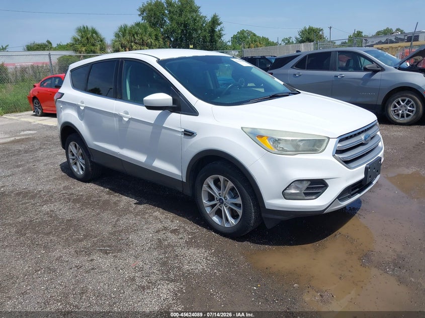 Photo of the 2017 FORD ESCAPE SE