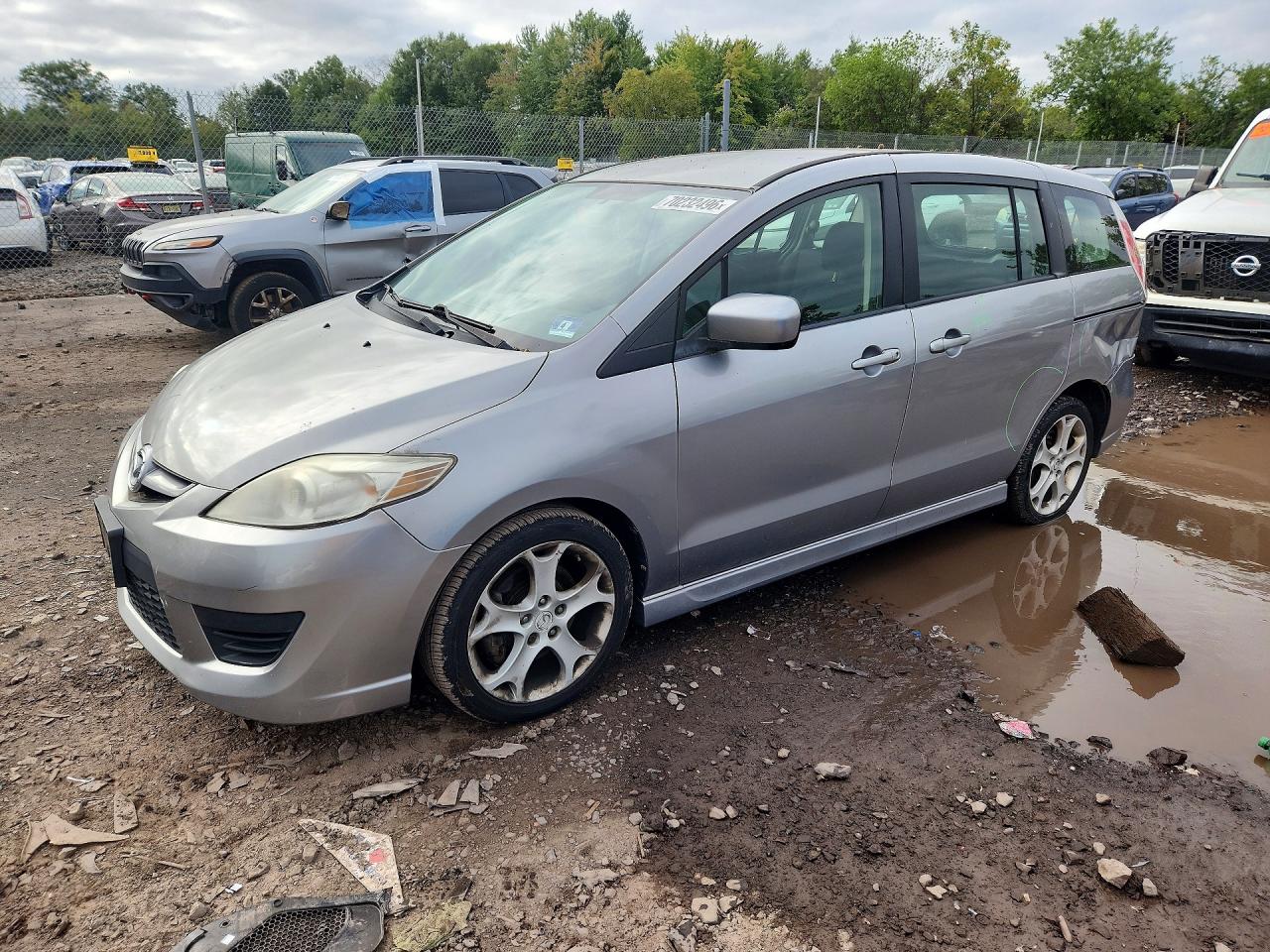 Photo of the 2010 MAZDA 5