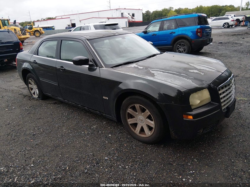 Photo of the 2005 CHRYSLER 300 TOURING