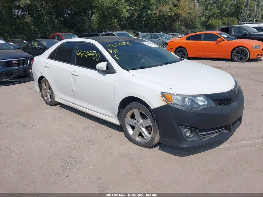 Photo of the 2014 TOYOTA CAMRY SE