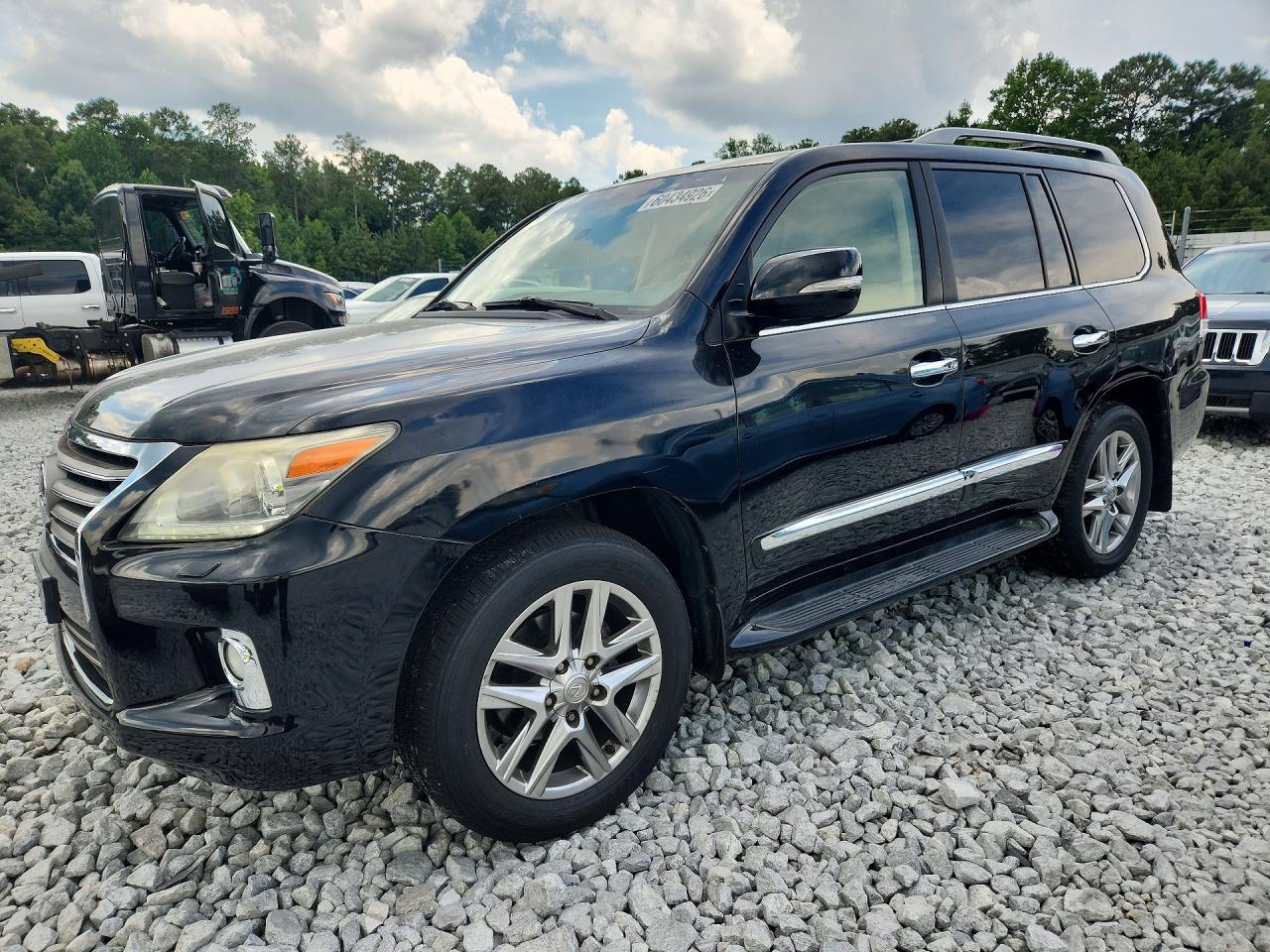 Photo of the 2013 LEXUS LX 570