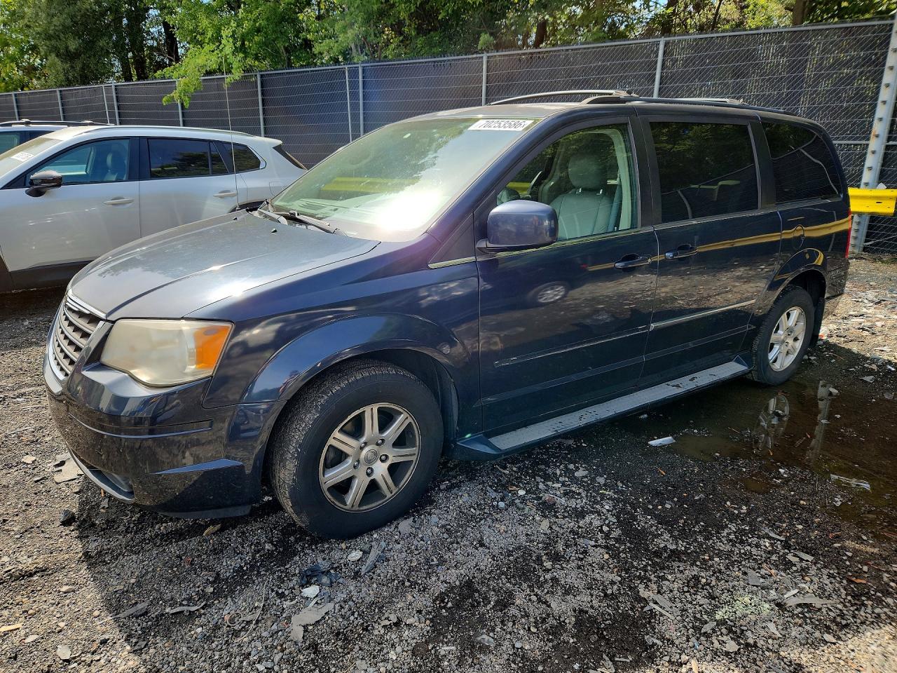 Photo of the 2009 CHRYSLER TOWN & COUNTRY TOURING