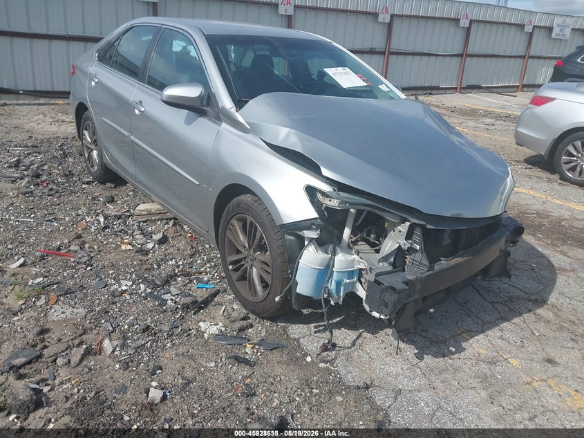 Photo of the 2015 TOYOTA CAMRY SE