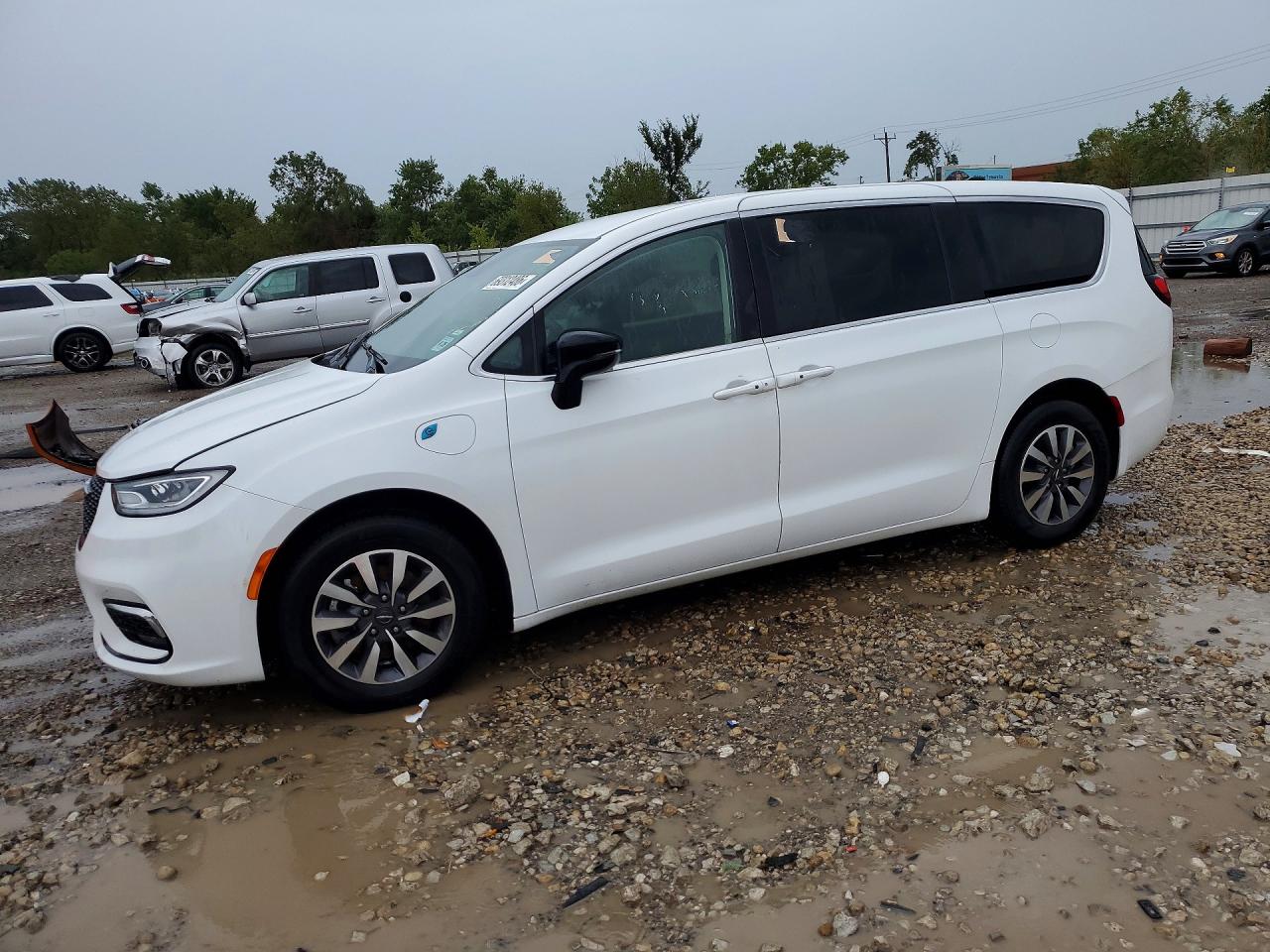 Photo of the 2024 CHRYSLER PACIFICA HYBRID SELECT