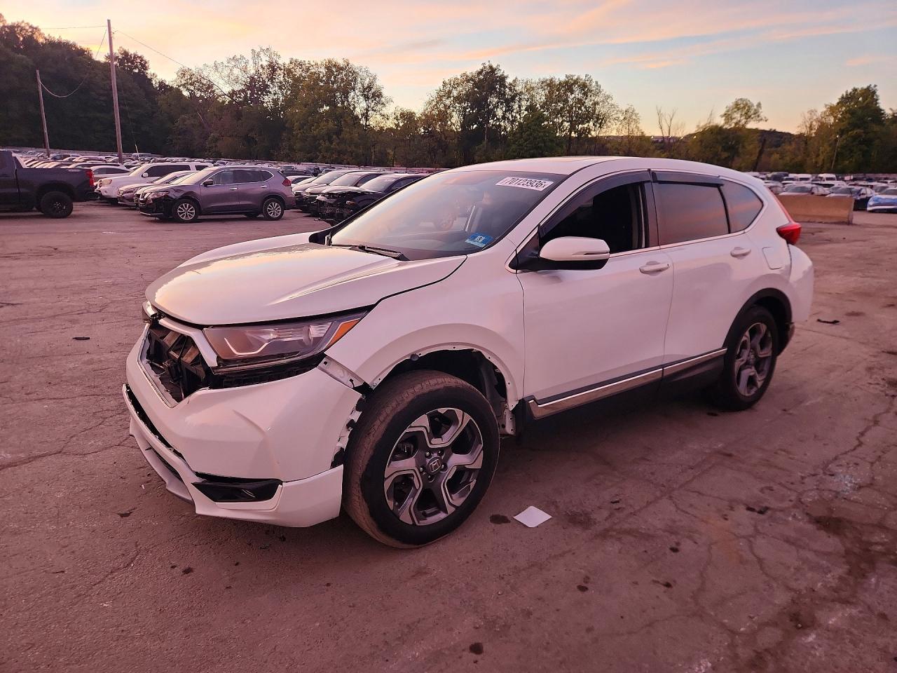 Photo of the 2018 HONDA CR-V EX