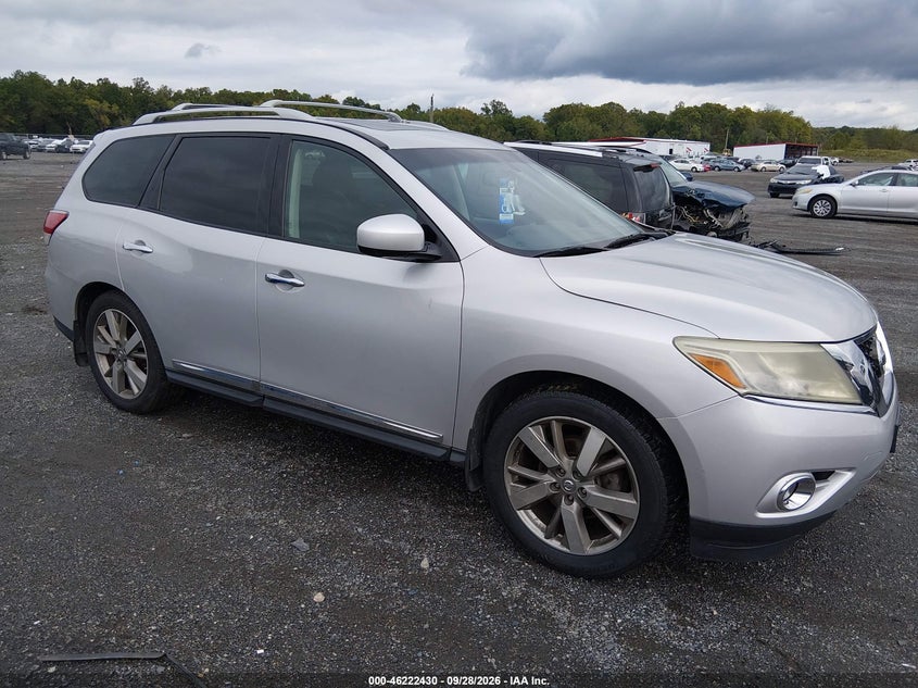 Photo of the 2015 NISSAN PATHFINDER PLATINUM