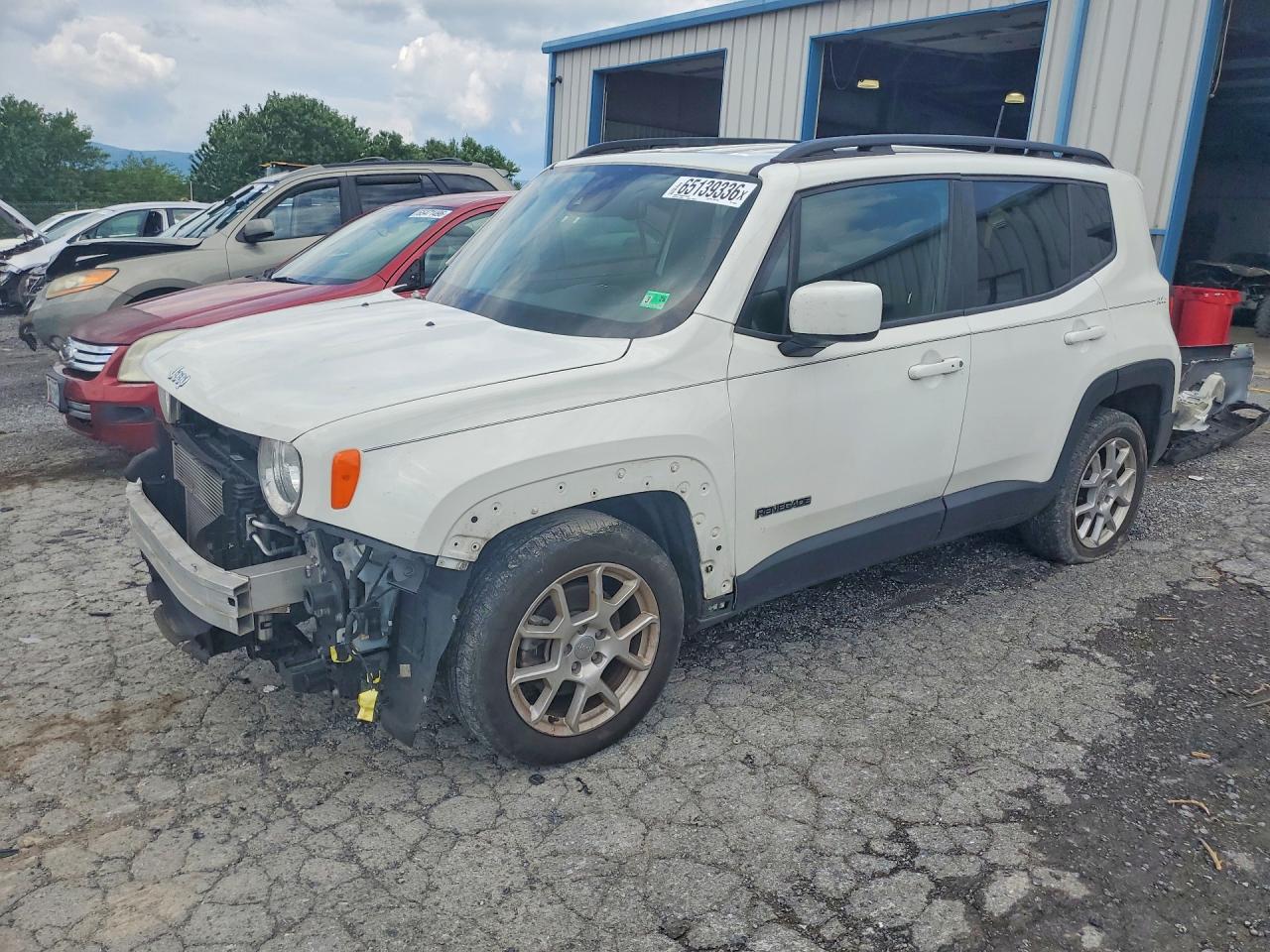 Photo of the 2021 JEEP RENEGADE LATITUDE