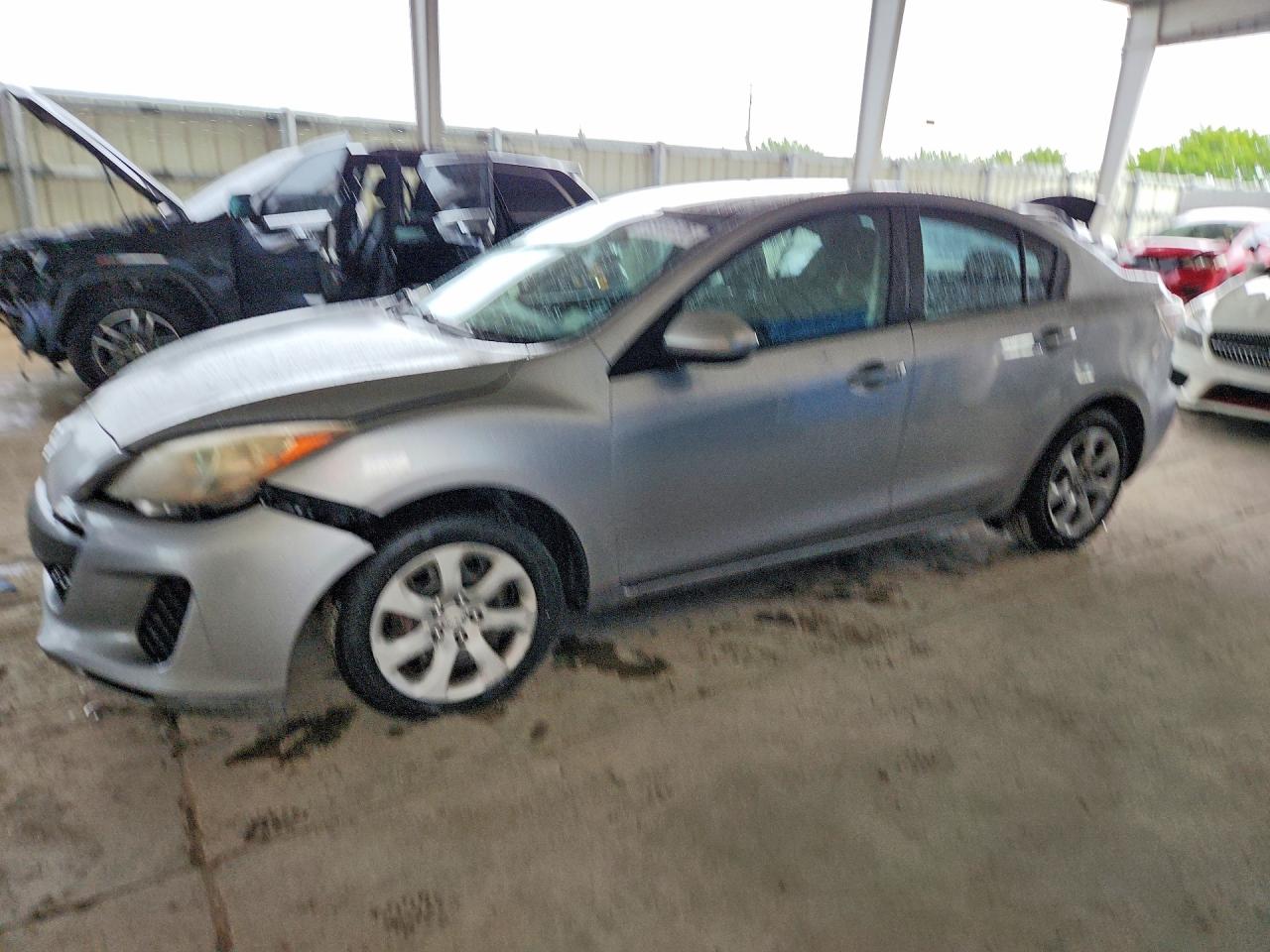 Photo of the 2013 MAZDA 3 I