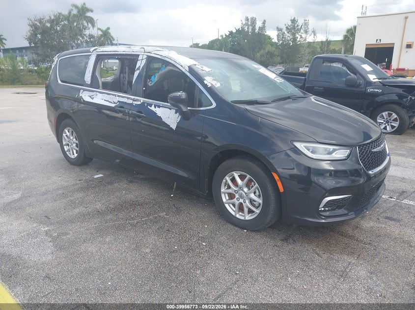 Photo of the 2023 CHRYSLER PACIFICA TOURING L