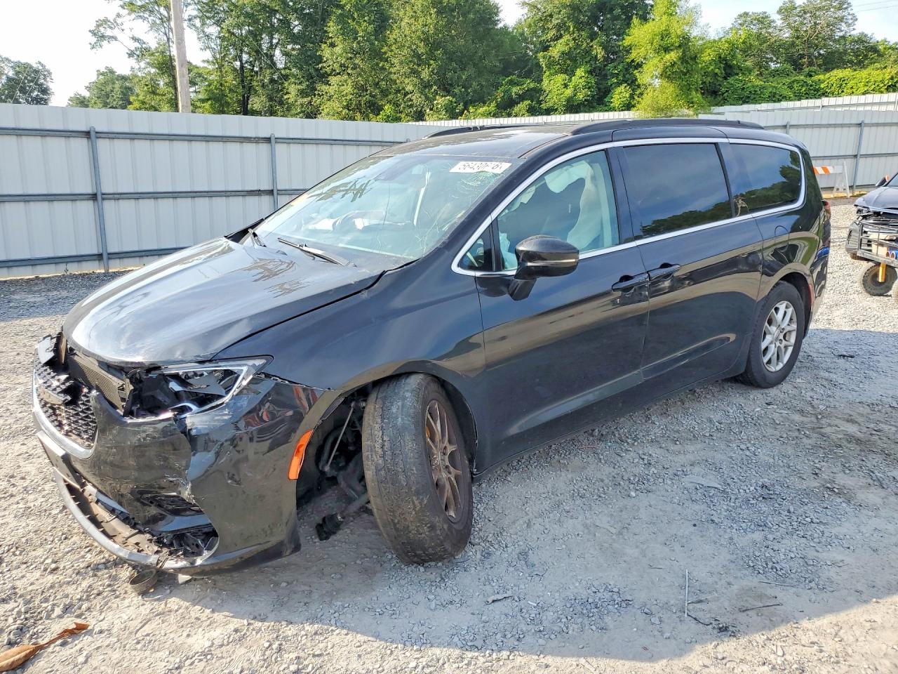Photo of the 2022 CHRYSLER PACIFICA TOURING L