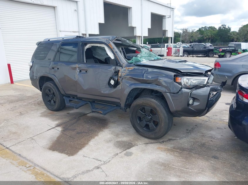 Photo of the 2015 TOYOTA 4RUNNER SR5