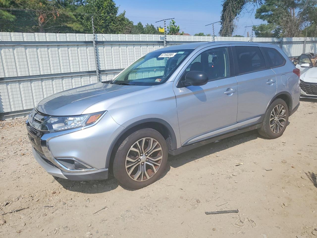 Photo of the 2016 MITSUBISHI OUTLANDER ES