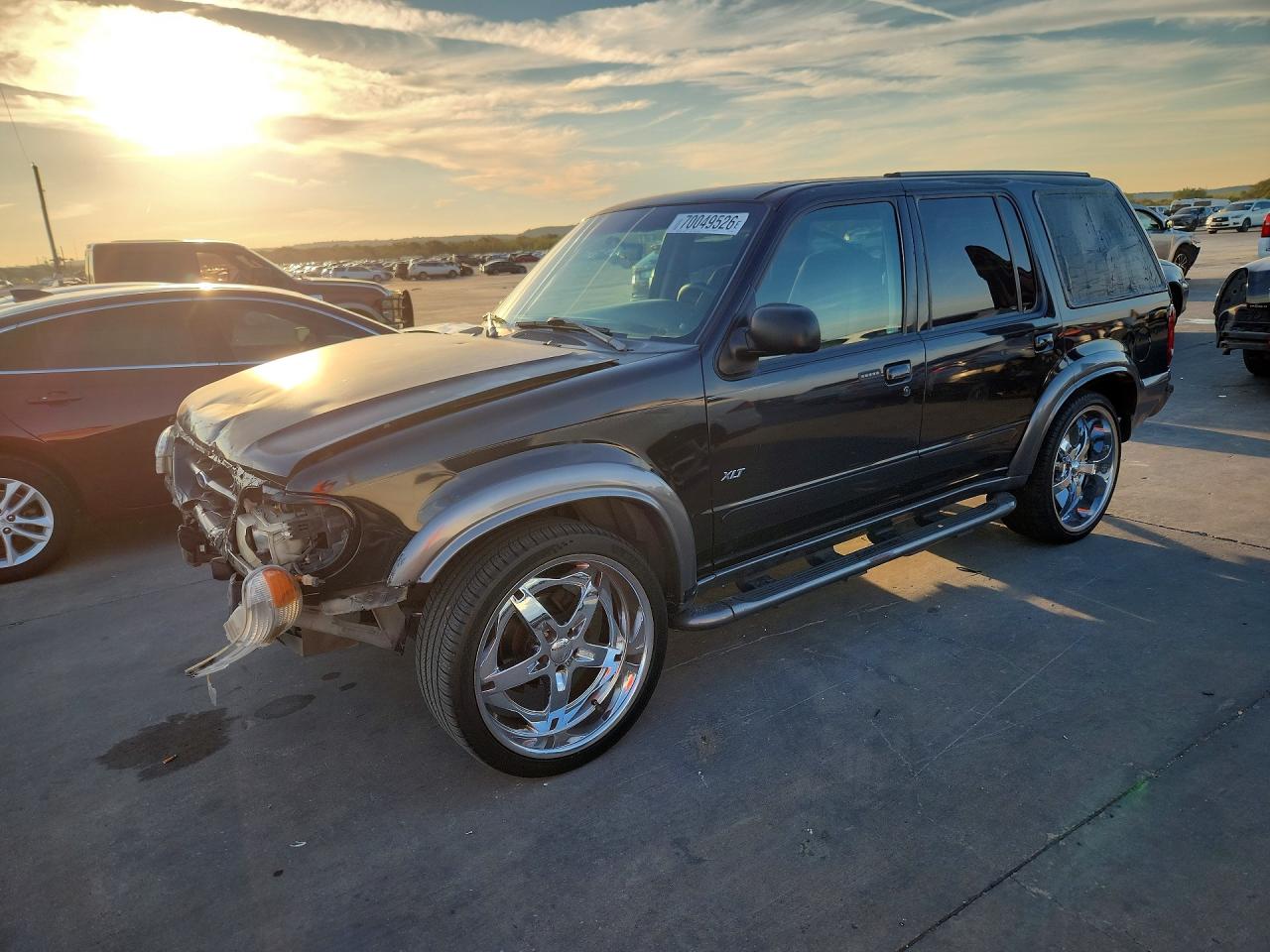 Photo of the 2000 FORD EXPLORER XLT