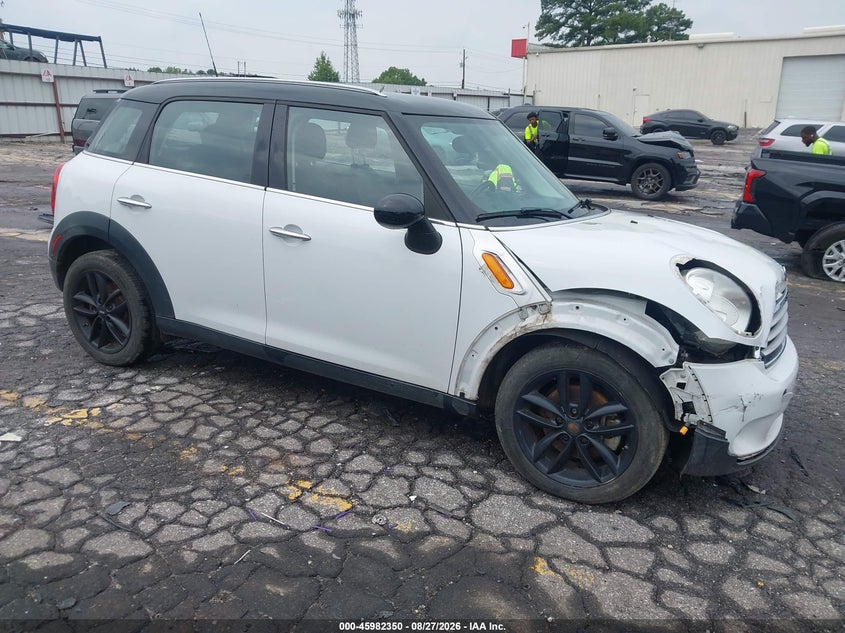 Photo of the 2013 MINI COUNTRYMAN COOPER
