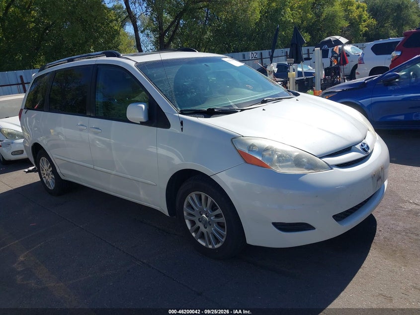 Photo of the 2008 TOYOTA SIENNA XLE