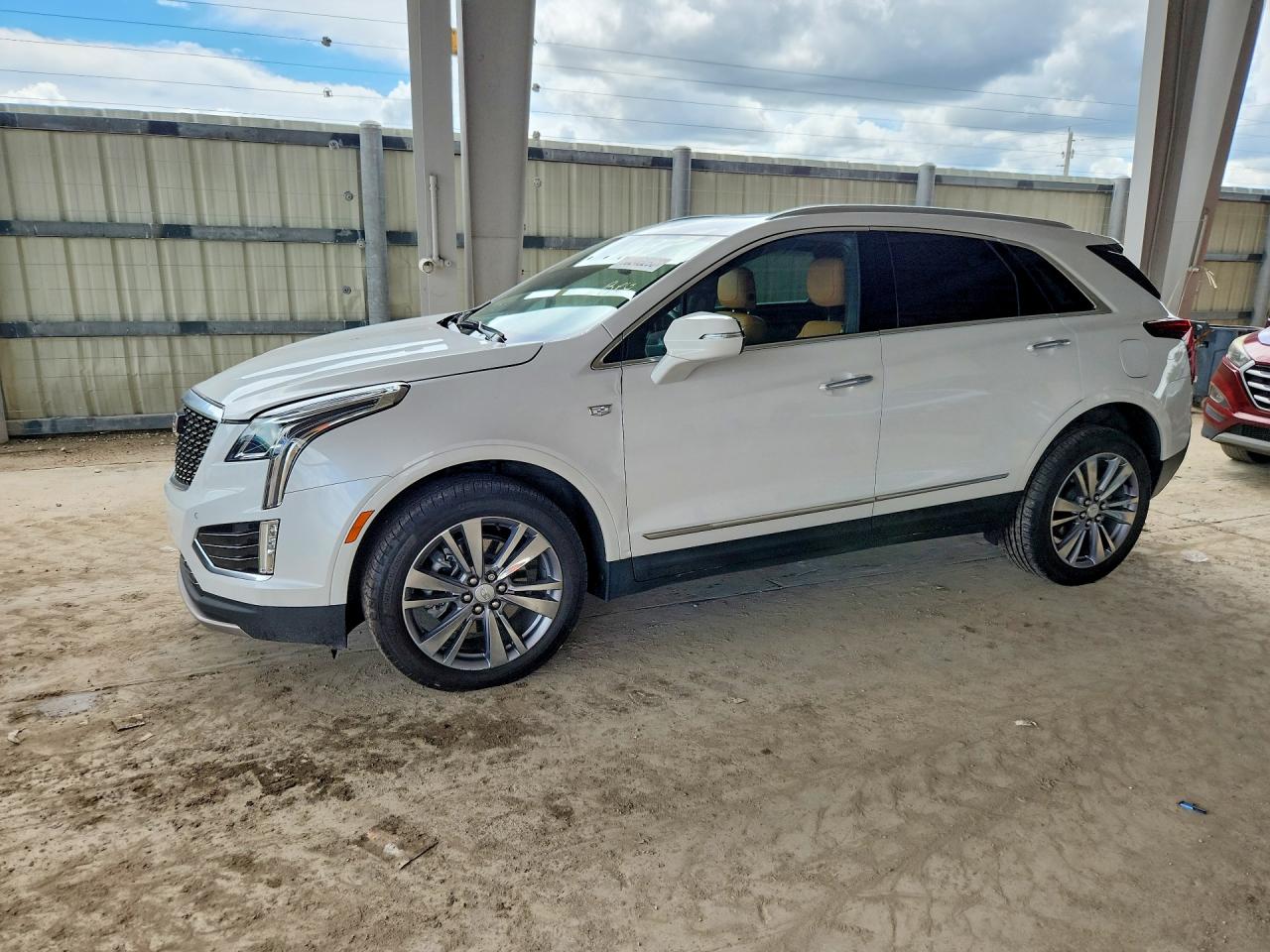 Photo of the 2024 CADILLAC XT5 PREMIUM LUXURY