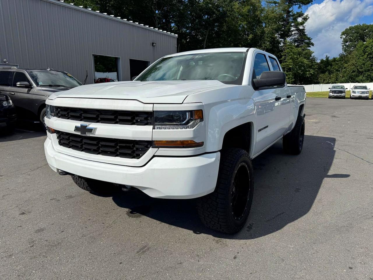 Photo of the 2017 CHEVROLET SILVERADO K1500 CUSTOM