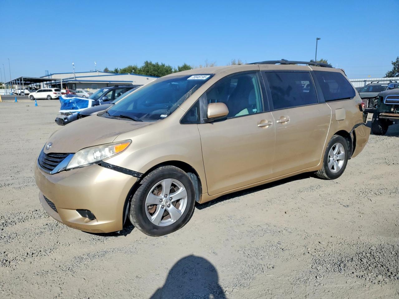 Photo of the 2012 TOYOTA SIENNA LE