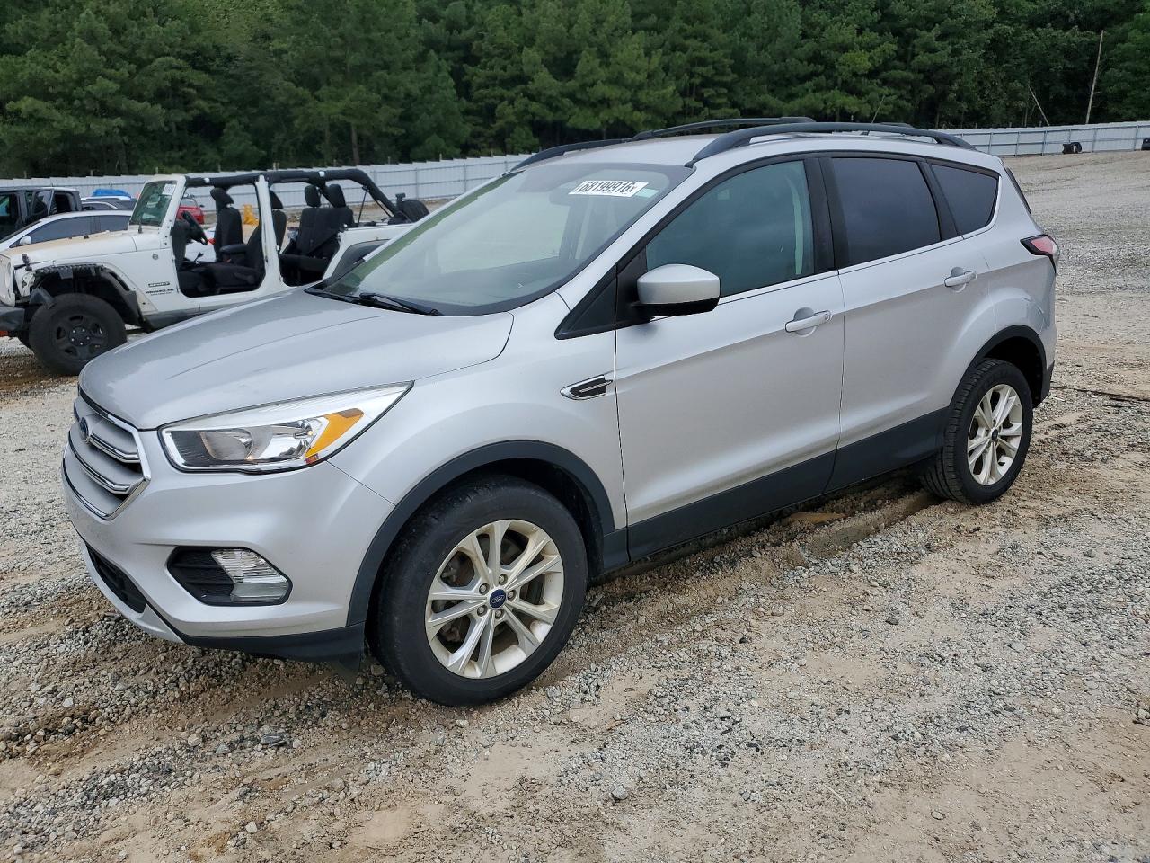 Photo of the 2018 FORD ESCAPE SE