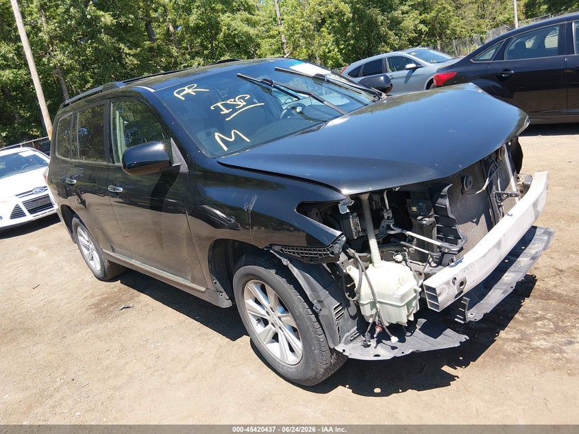 Photo of the 2013 TOYOTA HIGHLANDER BASE PLUS V6
