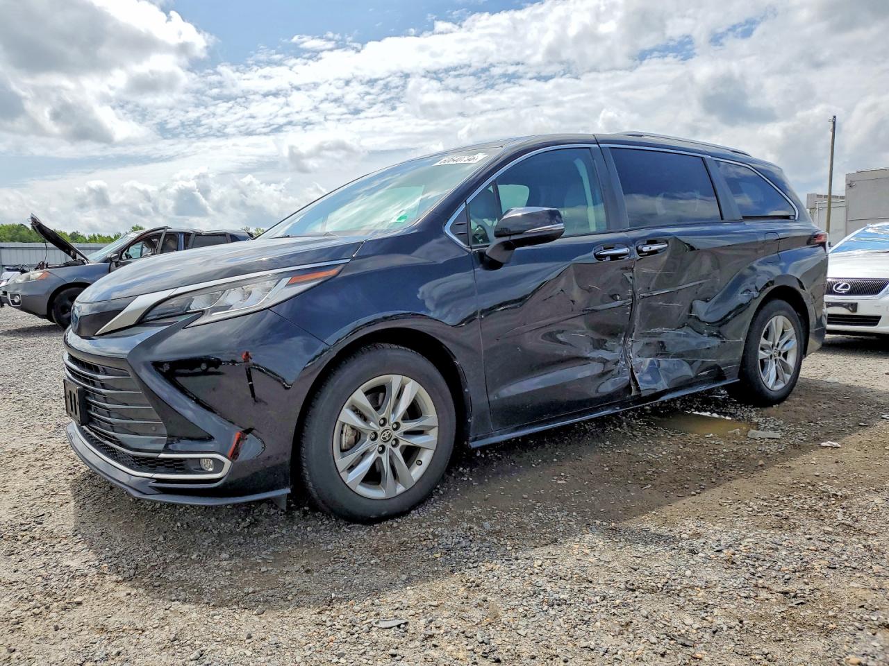 Photo of the 2023 TOYOTA SIENNA LIMITED 7-PASSENGER