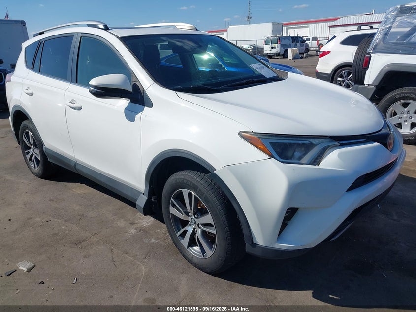 Photo of the 2018 TOYOTA RAV4 XLE
