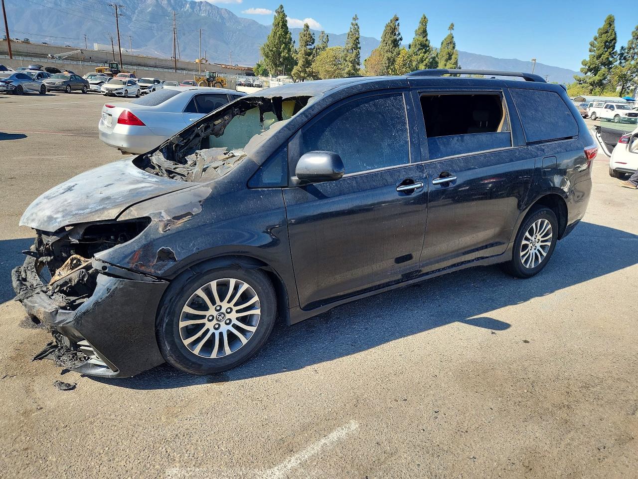 Photo of the 2018 TOYOTA SIENNA XLE 8-PASSENGER