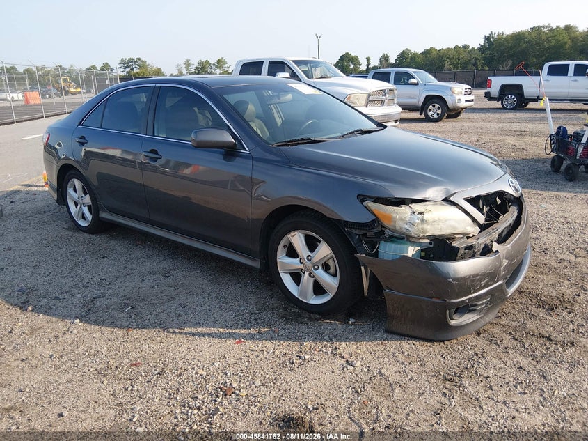 Photo of the 2011 TOYOTA CAMRY SE