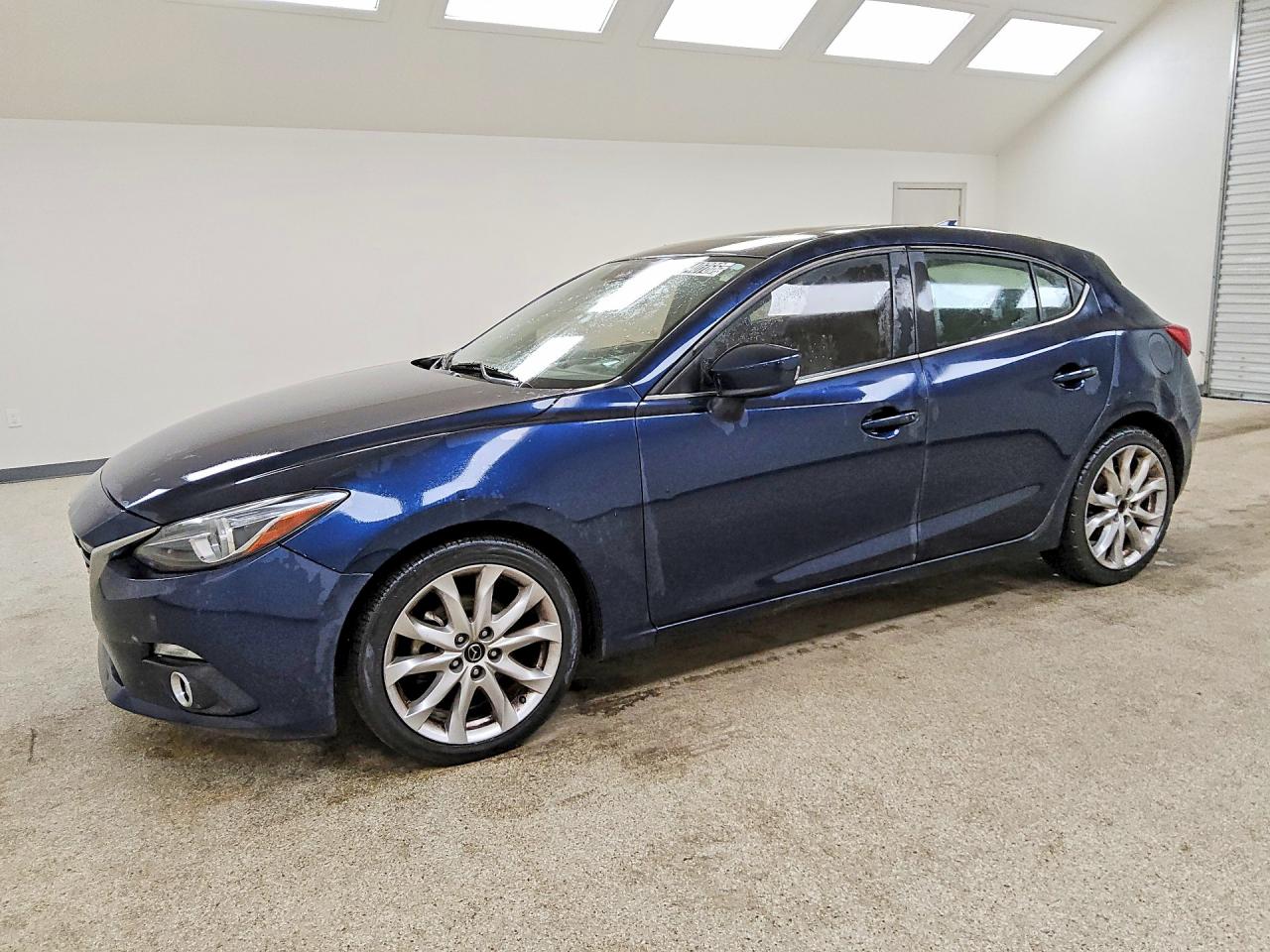 Photo of the 2016 MAZDA 3 GRAND TOURING