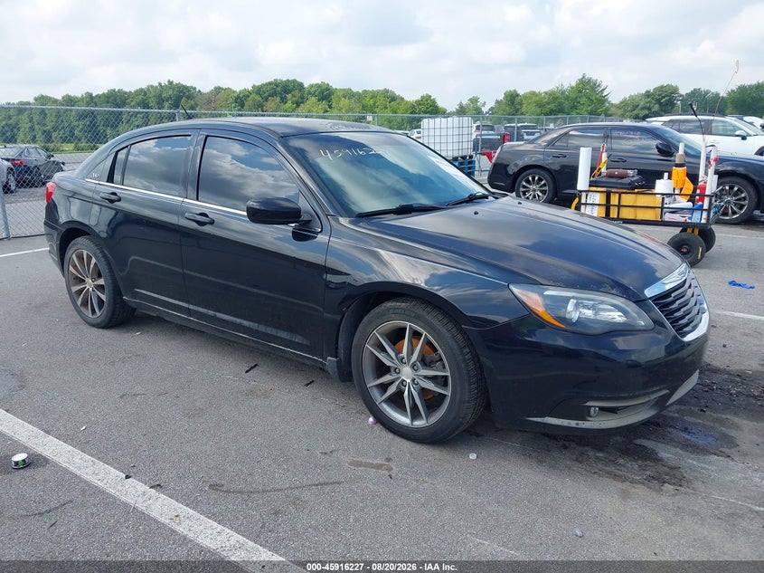Photo of the 2014 CHRYSLER 200 LIMITED