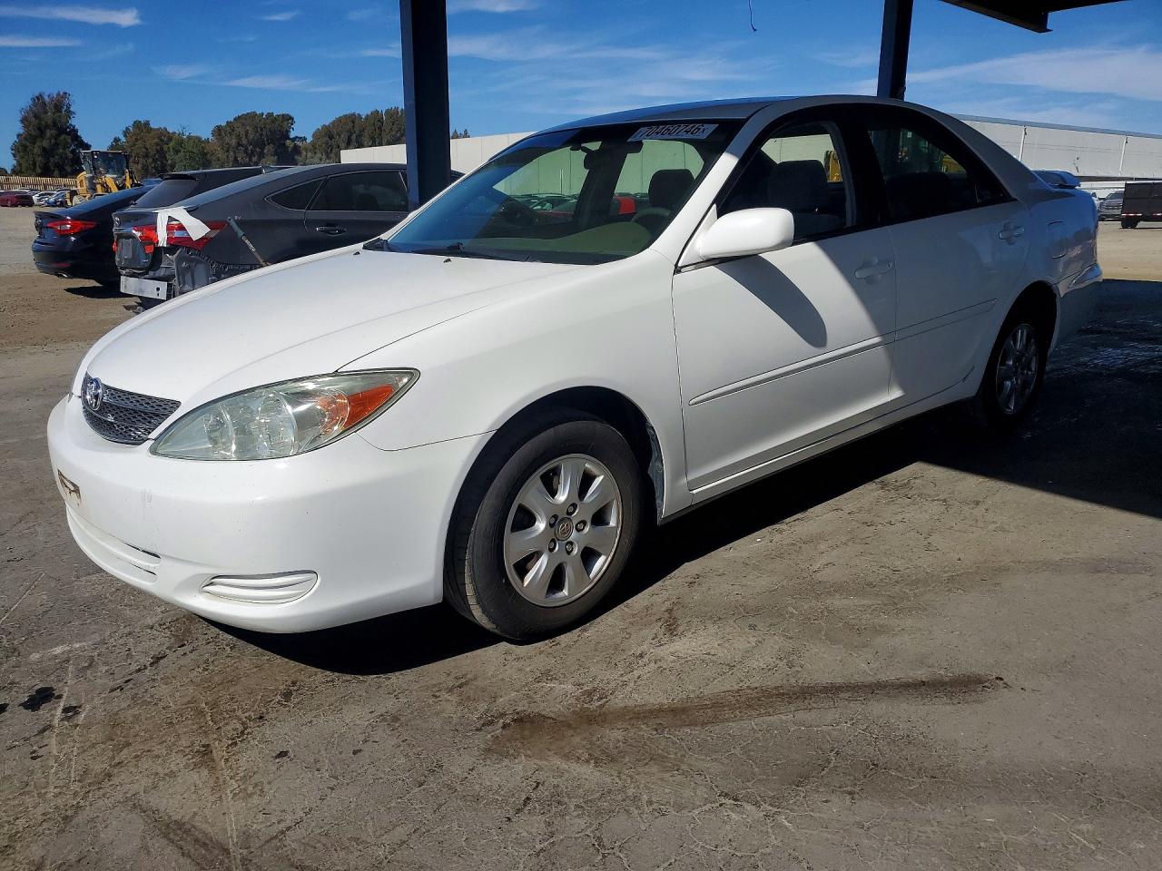Photo of the 2003 TOYOTA CAMRY LE V6