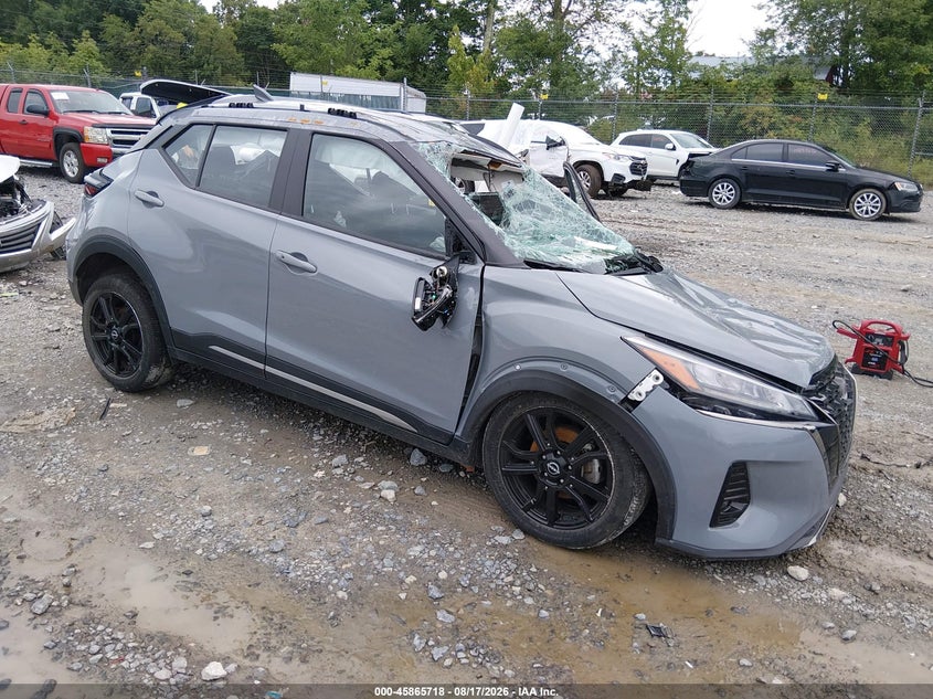 Photo of the 2023 NISSAN KICKS SR XTRONIC CVT