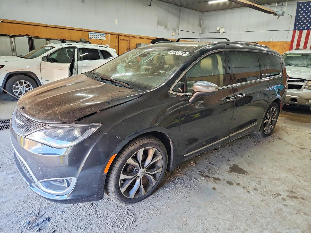 Photo of the 2017 CHRYSLER PACIFICA LIMITED